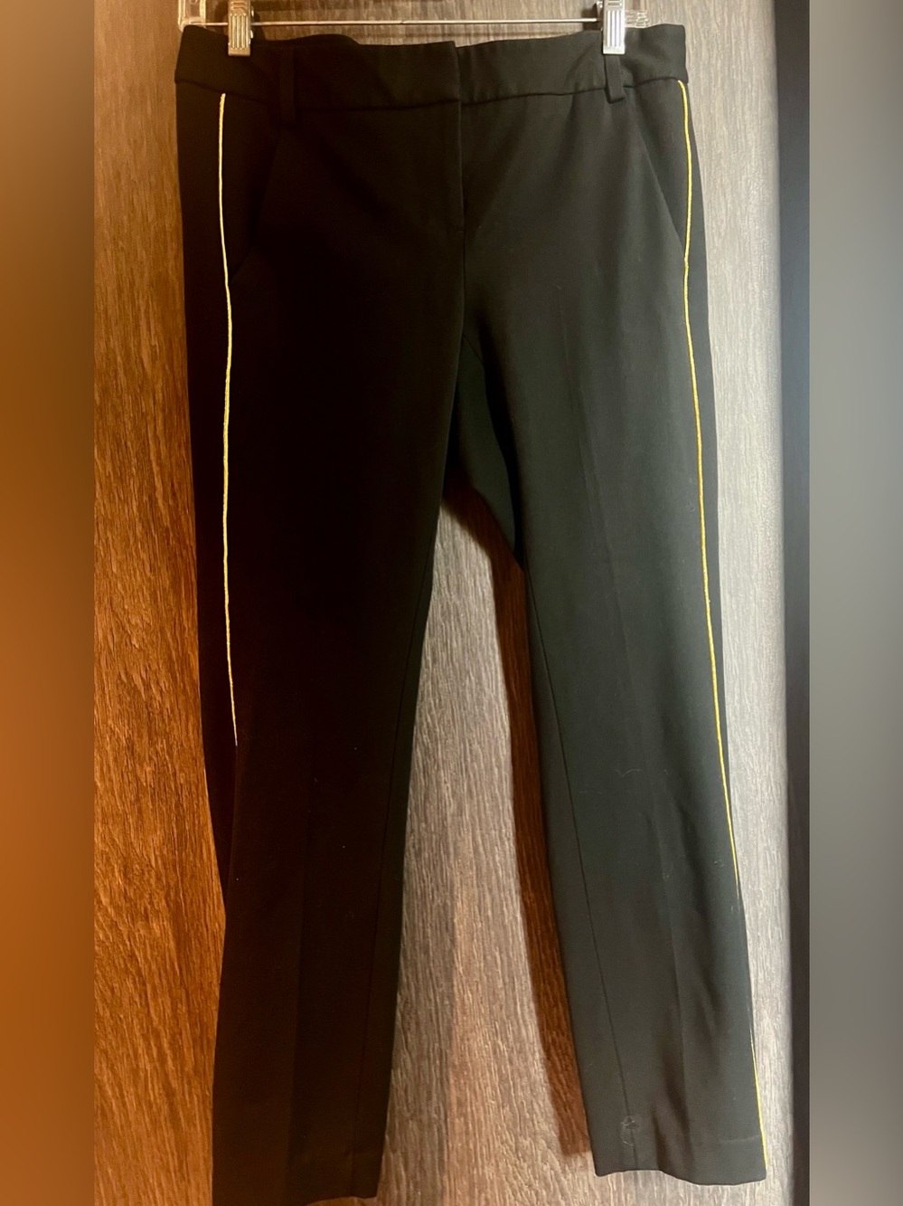 Express Size 4 Columnists capri pants with gold side piping